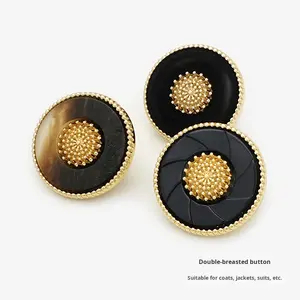 Botones Elegantes de Camelia de Terciopelo Blanco, Flor de Resina con Tallo Dorado para Traje de Tweed - Product Image 4