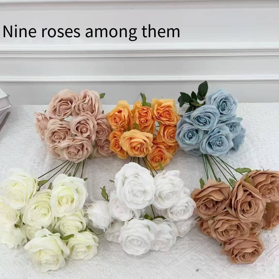 กุหลาบเก้าดอกในบรรดาพวกมัน