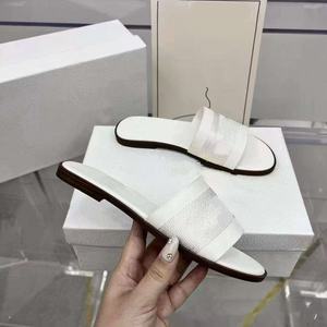 Pantuflas de Mujer de Nuevo Diseño 2026 con Letras Bordadas - Sandalias Planas Antideslizantes - Productos al por Mayor - Product Image 6