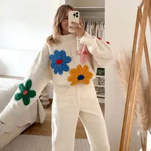 Suéter de malha de chenille para mulheres, pulôver bordado de flores com gola redonda e manga comprida, roupa solta quente personalizada de inverno OEM