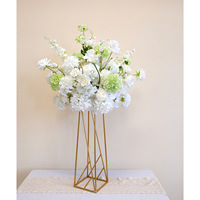 Witte groene kunstbloemenbal tafeldecoratie roos hortensia bloemstuk voor bruiloft banket feest tafeldecoratie