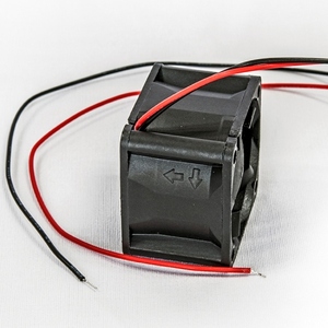 พัดลมพลาสติกไฟฟ้าแบบลูกปืนแรงดันสูงขนาด 1.5 นิ้ว พร้อมรองรับ OEM 12V - Product Image 2