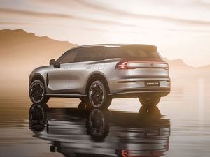 2026 High-Demand Qiyuan Q07 Flagship PLUS - 215KM, DLP Headlight & Entertainment <b>Screen</b>, Premium PHEV, Changan Qiyuan Q07 - Product Image 5