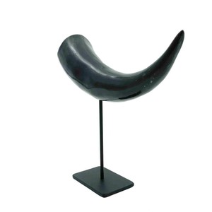 Taza de cuerno de búfalo natural de alta calidad hecha a mano con tallas decorativas para regalos de boda a precio mayorista - Product Image 4