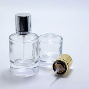 Vente en gros de flacons de parfum ronds en verre transparent de luxe de 30 ml, 50 ml et 100 ml avec bouchon argenté, impression sérigraphique et pulvérisateur à pompe, couleur personnalisée - Product Image 3