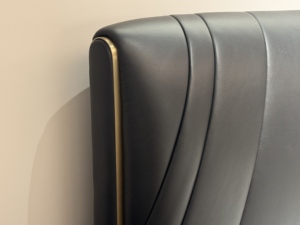 Кровать Vonliva <span class=keywords><strong>Modern</strong></span> Luxury Eco-Friendly King-Size с мягким изголовьем из пенополиуретана и кожаной обивкой, каркас из сосны, производство Сычуань, комфортная. - Product Image 3