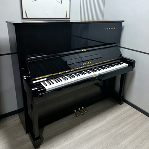Piano Vertical Acústico de Lujo Yamaha U3C en Oferta, Usado, con Estilo Mecánico - Product Image 1