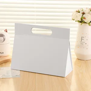 Scatola Regalo Pieghevole con Coperchio a Ribalta, Laminazione Opaca/Lucida, Personalizzabile, Chiusura Magnetica, Opzioni Nastro - Product Image 5