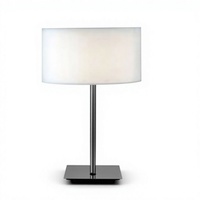Lampe de table Courtyard by Marriott en chrome brossé 10W avec abat-jour blanc rigide pour l'éclairage des chambres d'hôtel, certifiée UL