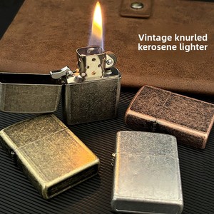 Briquets à kérosène coupe-vent en métal, style classique rétro, avec gravures publicitaires et roues à sable, pour Douyin Kuaishou et diffusion en direct - Product Image 1