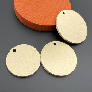 <span class=keywords><strong>Targhetta</strong></span> identificativa per cani personalizzata in ottone massiccio <span class=keywords><strong>da</strong></span> 30 mm, spessore 3 mm, <span class=keywords><strong>con</strong></span> portachiavi in ottone personalizzato - Product Image 6