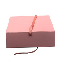 Boîte à vêtements en carton rigide de haute qualité, logo personnalisé imprimé, emballage minimaliste de luxe pour marque de vêtements haut de gamme