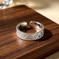 Vintage Gravierter Breiter Ring für Damen, Hochwertiger Personalisierter Blumenmuster-Statementring