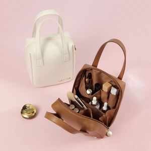 Sac de toilette de voyage en cuir imperméable de luxe rose pour femmes avec logo personnalisé, grande capacité, pour cosmétiques et maquillage - Product Image 2