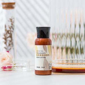 Marque privée Ensemble d'équipements biodégradables pour les invités Cosmétiques d'hôtel Shampooing Après-shampoing Gel douche en bouteille et en tube - Product Image 5