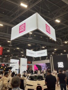 30英尺x30英尺 SEMA车展贸易展摊位展示馆展示展台背光式模块化展览摊位设计，适用于AAPEX - Product Image 1