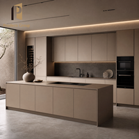 Ensemble d'armoires de cuisine modulaires finition mélamine, porte à fermeture douce, unité d'angle, armoires de cuisine pour villa