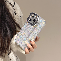 Coque de téléphone antichoc en TPU souple style Ins avec support d'appareil photo électroplaqué, poignée de téléphone en acrylique à motifs et embossage de l'objectif