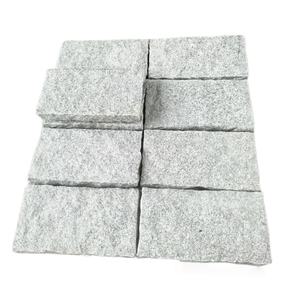 Briques de pavage naturelles pour l'extérieur Petits cubes de granit <span class=keywords><strong>gris</strong></span> blanc G603 Briques de route en pierre <span class=keywords><strong>gris</strong></span> <span class=keywords><strong>clair</strong></span> Pavés de paysage extérieur - Product Image 1