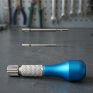 Tournevis manuel orthodontique dentaire avec poignée ergonomique bleue et 2 embouts de rechange - Product Image 2