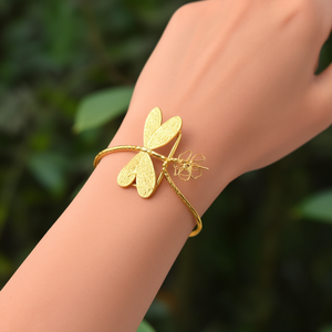 Brazalete de Moda en Acero Inoxidable 316L con Baño de Oro PVD y Diseño de Libélula, Joyería para Mujer - Product Image 3