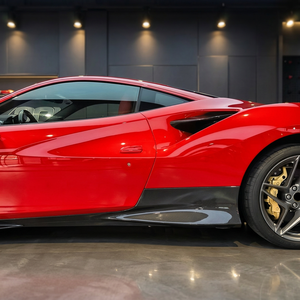 Pour Ferrari F8 Spider : Jupes latérales de style OEM en carbone sec, installation facile - Product Image 3