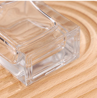 Flacon de parfum carré transparent en verre de 30 ml, col serti de 15 mm, atomiseur de parfum vide, capuchon en marbre noir mat, personnalisable pour crème visage et mascara