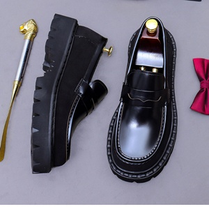 Mocassins Oxford en cuir confortables, antidérapants, respirants et légers pour hommes – Chaussures décontractées à enfiler pour le bureau et la carrière – Modèle Evergreen - Product Image 2