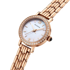 Montre pour femme élégante et étanche en acier inoxydable or rose, carrée 24 mm, avec cadran en nacre et bracelet à maillons 2026 - Product Image 3