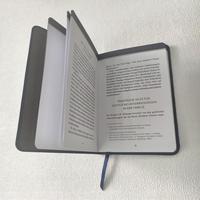 Impression personnalisée de Bibles pour enfants, vente en gros de Bibles à prix avantageux avec couverture en cuir bleu