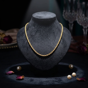 Collar Cristiano Ajustable de Acero Inoxidable Chapado en Oro para Hombre y Mujer, Diseño Moderno y Elegante de TopGems - Product Image 3