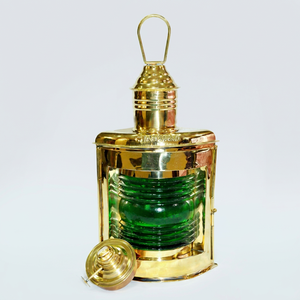 Portavelas de Metal Decorativo Hecho a Mano con Linterna de Latón y Cristal Verde para el Hogar, Hotel o Eventos - Product Image 1