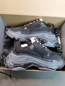 Chaussures de sport tricotées de luxe de marque de créateur pour hommes et femmes – Qualité supérieure, élégantes, respirantes, amortissantes, anti-odeur, pour la marche - Product Image 1