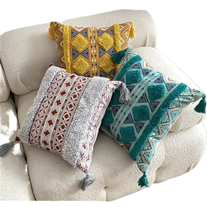 Housse de coussin brodée style bohème, nouvelle mode, imprimé géométrique coloré, pompons, en lin, pour décoration intérieure - Product Image 1