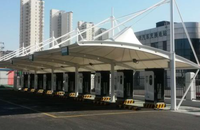Structure de membrane tendue en PVDF pour abri de voiture, auvent de stationnement extérieur, abri imperméable et résistant au vent