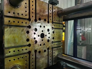 Prix bon marché de machine haïtienne de moulage par injection de plastique de seconde main de 800 tonnes - Product Image 5