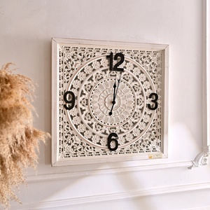 Horloge murale carrée en bois blanc rustique, mouvement à quartz, affichage à aiguilles, style antique, pour la décoration intérieure et le salon - Product Image 4