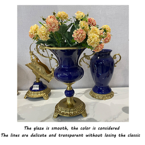 Vaso da Tavolo in Ceramica di Lusso Leggero per Composizioni Floreali in Soggiorno, Articolo Decorativo Vintage - Product Image 3