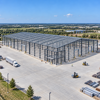 Grand bâtiment en structure métallique pour atelier, entrepôt, usine, bureau, conforme à la norme ASTM A572 Grade 50, avec panneaux PIR