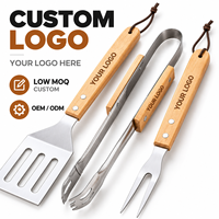 Ensemble d'outils de barbecue RTS 5 pièces en acier inoxydable avec poignées en bois, sac de transport, pour camping en extérieur, faible MOQ, 5 ensembles, logo personnalisé
