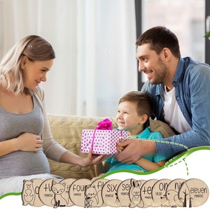 Ingrosso 12 pezzi simpatici fai da te segni di animali in legno pietra miliare del bambino annunci per Baby Shower decorazioni incise carte pietra miliare - Product Image 6