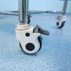 B7 이지클린 SUS201 스테인리스 스틸 트리트먼트 카트 3단 미끄럼 방지 가드레일 50kg 이동식 의료 카트 - Product Image 4