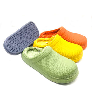 2024 hiver chaud femmes <span class=keywords><strong>sabots</strong></span> avec fourrure eva <span class=keywords><strong>jardin</strong></span> chaussures pour dames vraie fourrure pantoufles soins infirmiers <span class=keywords><strong>sabots</strong></span> pour femmes diapositives fourrure pantoufle - Product Image 1