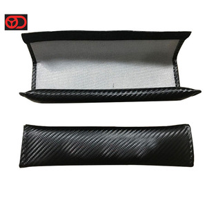 Coussinets de <span class=keywords><strong>ceinture</strong></span> de sécurité universels en fibre de carbone OUDI de qualité supérieure avec logo personnalisé Modèle OD-SBC53 - Product Image 4