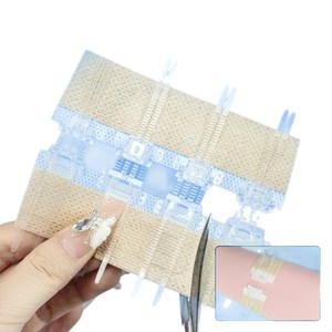 Bande adhésive médicale élastique pour la fermeture des plaies avec fermeture éclair, transparente, pour adultes - Product Image 1