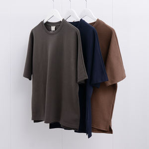 Camiseta YinQu de Algodón Grueso Tejido con Cuello Ancho, Estampado Personalizado con Serigrafía Puff, Camiseta Oversize de Hombre con Hombros Caídos y Corte Cuadrado AMEKAJI - Product Image 2