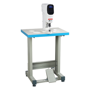 Machine semi-automatique de pose d'œillets et de boutons-pression pour chaussures, idéale pour les lignes de production en usine. - Product Image 1