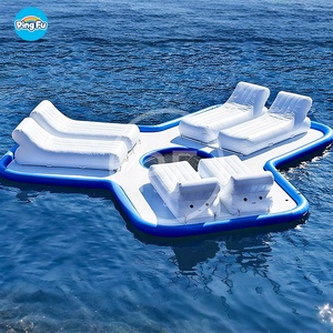Îlot de salon flottant gonflable personnalisé avec chaises Salon flottant gonflable avec chaises Jouets flottants pour les fêtes aquatiques et les centres de villégiature - Product Image 1