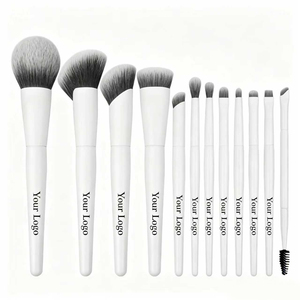 Nouvel ensemble de 12 <span class=keywords><strong>pinceaux</strong></span> de <span class=keywords><strong>maquillage</strong></span> professionnels en poils synthétiques véganes blancs avec manche en bois, haute qualité, vente en gros, personnalisation du LOGO - Product Image 1