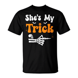 Camiseta de Halloween a juego para parejas con diseño de She's My Trick Skeleton - Product Image 2